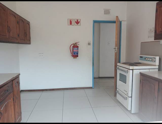 5 BEDROOM HOUSE FOR SALE IN PENINA PARK